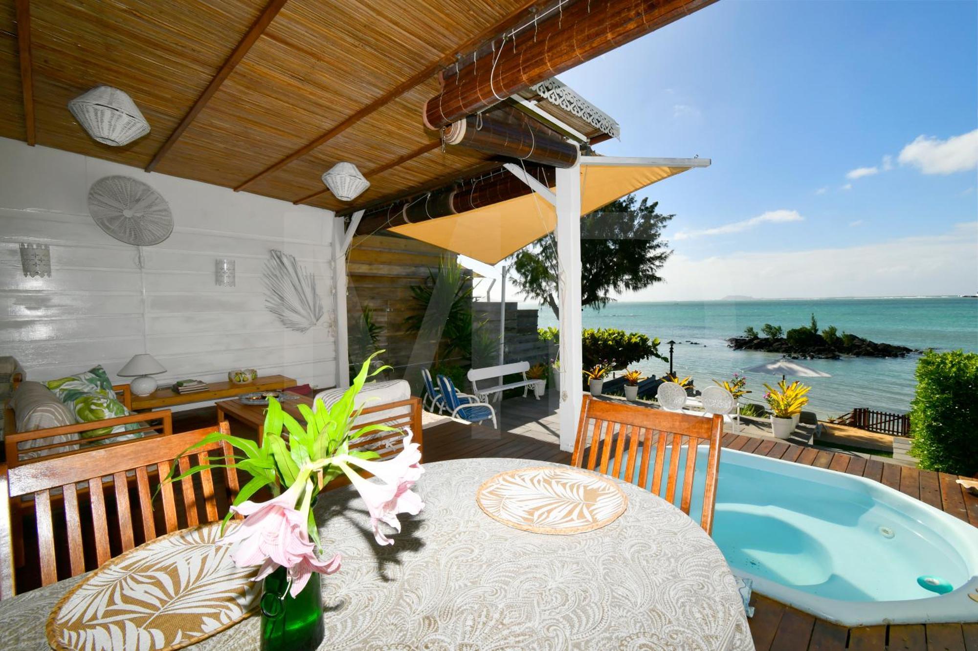 Meerana Cheerful Beachfront Cottage With Jacuzzi Grande Gaube Exteriör bild