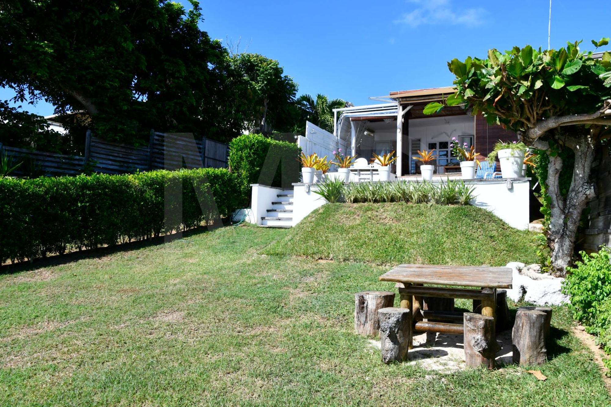 Meerana Cheerful Beachfront Cottage With Jacuzzi Grande Gaube Exteriör bild